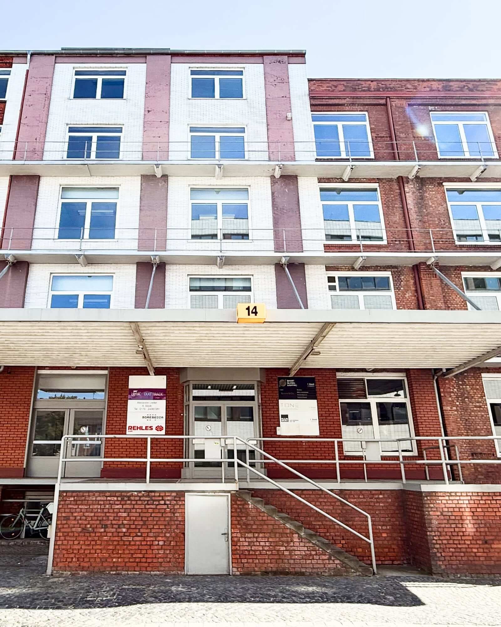 Entrance to Haus 14, Neumann-Reichardt-Straße, Hamburg-Wandsbek